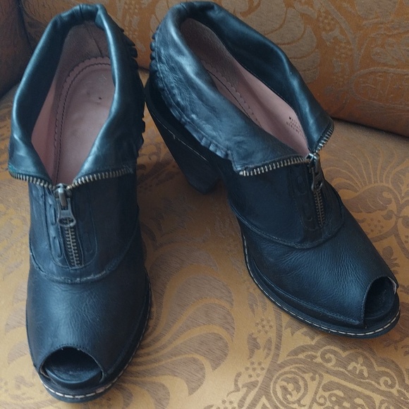 RARE Anthropology Miss Albright Peep Toe Ruffle Bootie 9M - Picture 4 of 4